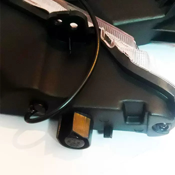 Toyota Yaris 2018 Onwards LED DRL Daytime Running Lights With Matrix Turn Signal - Set of 2Pcs.
by Imported