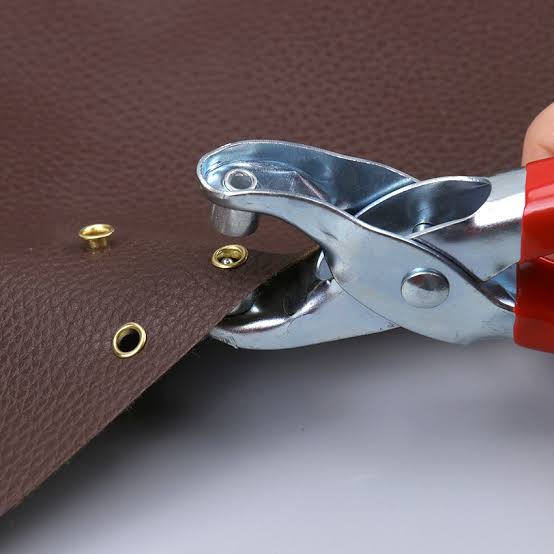 Eyelet Pliers (25 Buttons)